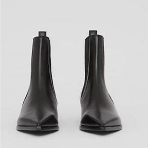 Burberry leather point toe Chelsea boots - new